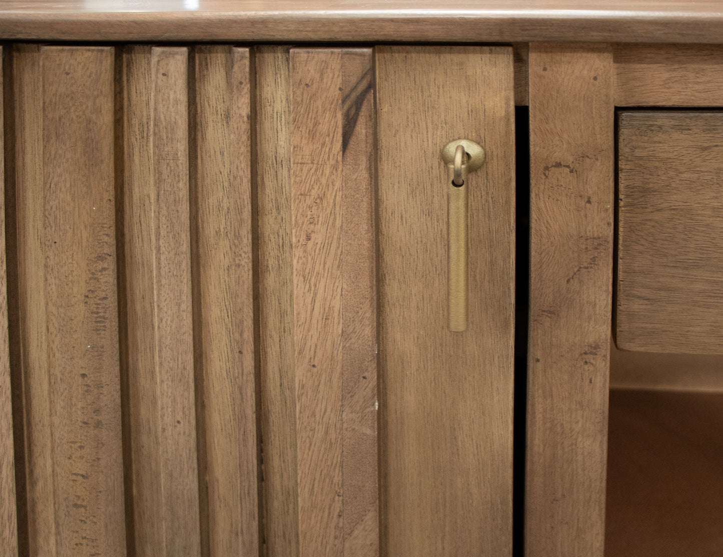 Plateau 70" TV Stand