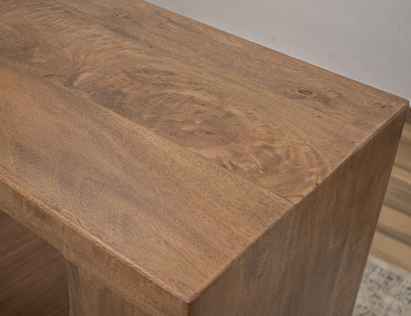 Plateau Chairside Table