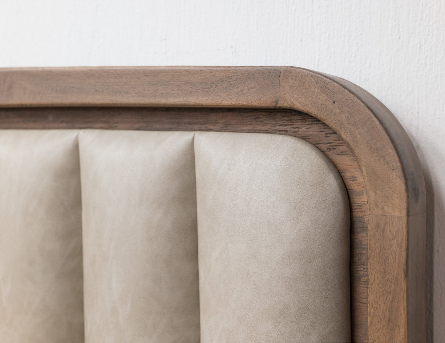 Plateau Queen Upholstered Bed